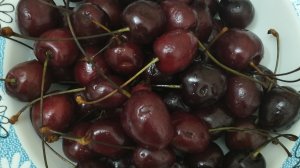Мукбанг мороженое с черешней и шоколадной крошкой
