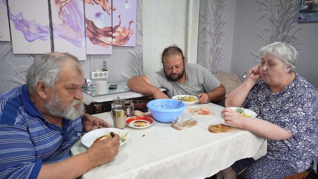 Вкусно кушаем всей семьёй ПОДВАЛ ИЛЬИЧА смотреть онлайн