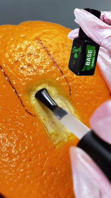 🍊 Когда обычный маникюр уже не удивляет… приходится экспериментировать. 😅

Сегодня решила проверить