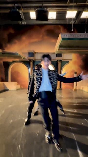 back on the throne #Crown #EXO #weareoneEXO #Crown #REVERXE