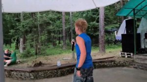 Парень из Беларуси спел « Белые розы»  голосом почти похожим на голос Юрия Шатунова....