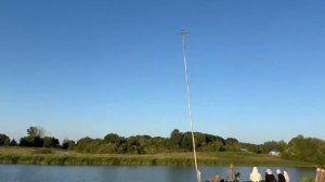Опускаем новый плот на воды лагерного пруда Потеряевки 14.07.2026