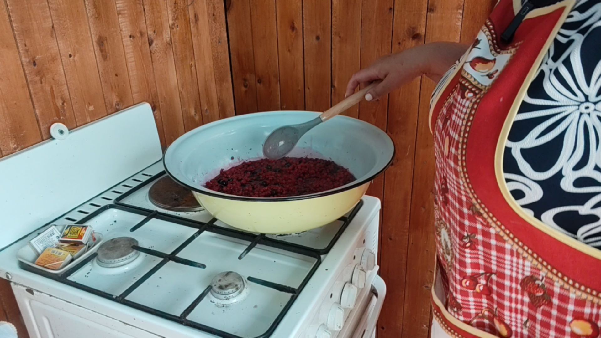 Готовлю яркий и ароматный десерт - желе из красной смородины! смотреть онлайн