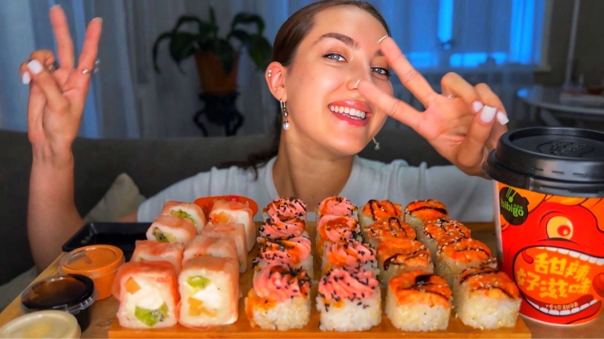 MUKBANG |РОЛЛЫ ТОКПОККИ | ROLLS SUSHI 🍱 немного о работе 👩🏽💻 смотреть онлайн
