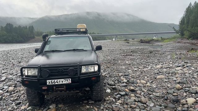 Вторая ночёвка в автотрипе по Якутии, река Менкюле