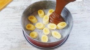 Просто залила бананы тестом! Очень вкусный пирог Все кто его попробовал остался в восторге!