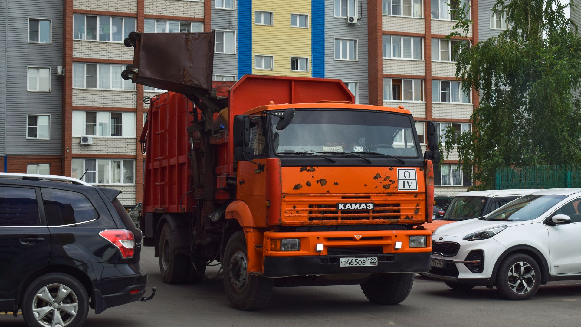 Мусоровоз МКМ-4605 (МК 4453-05) на шасси КамАЗ-53605-62 (В 465 ОВ 122). / KAMAZ Garbage Truck.