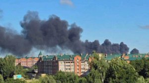 Крупный пожар на парковке промзоны в подмосковных Бронницах — над городом поднялся столб густого чёр