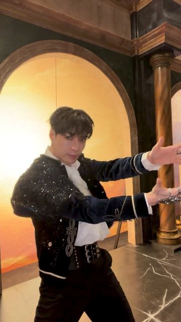 c-r-o-w-n🕺 #Crown #EXO #weareoneEXO #Crown #REVERXE
