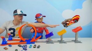 Машинки для детей Трек ХотВилс Рекордный Прыжок - Даник играет против Папы. Hot Wheels Super Score