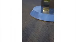 Горожане мусорят на площади Республики