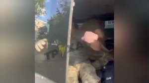 Харьков  - каратели ТЦК ведут дискуссию кому надо воевать, запинывая очередную жертву в бус.
