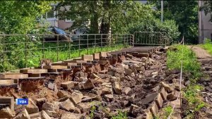 В Уфе на улице Менделеева приступили к восстановлению лестницы после ливня