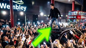 ДИМАШ ПОЁТ НА КРЫШЕ АВТОМОБИЛЯ