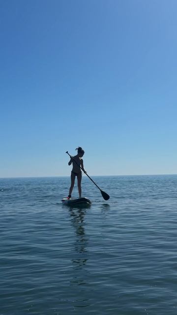 Первый теплый день в этом году на пляже #73км #Сочи 🏄 🌊☀️