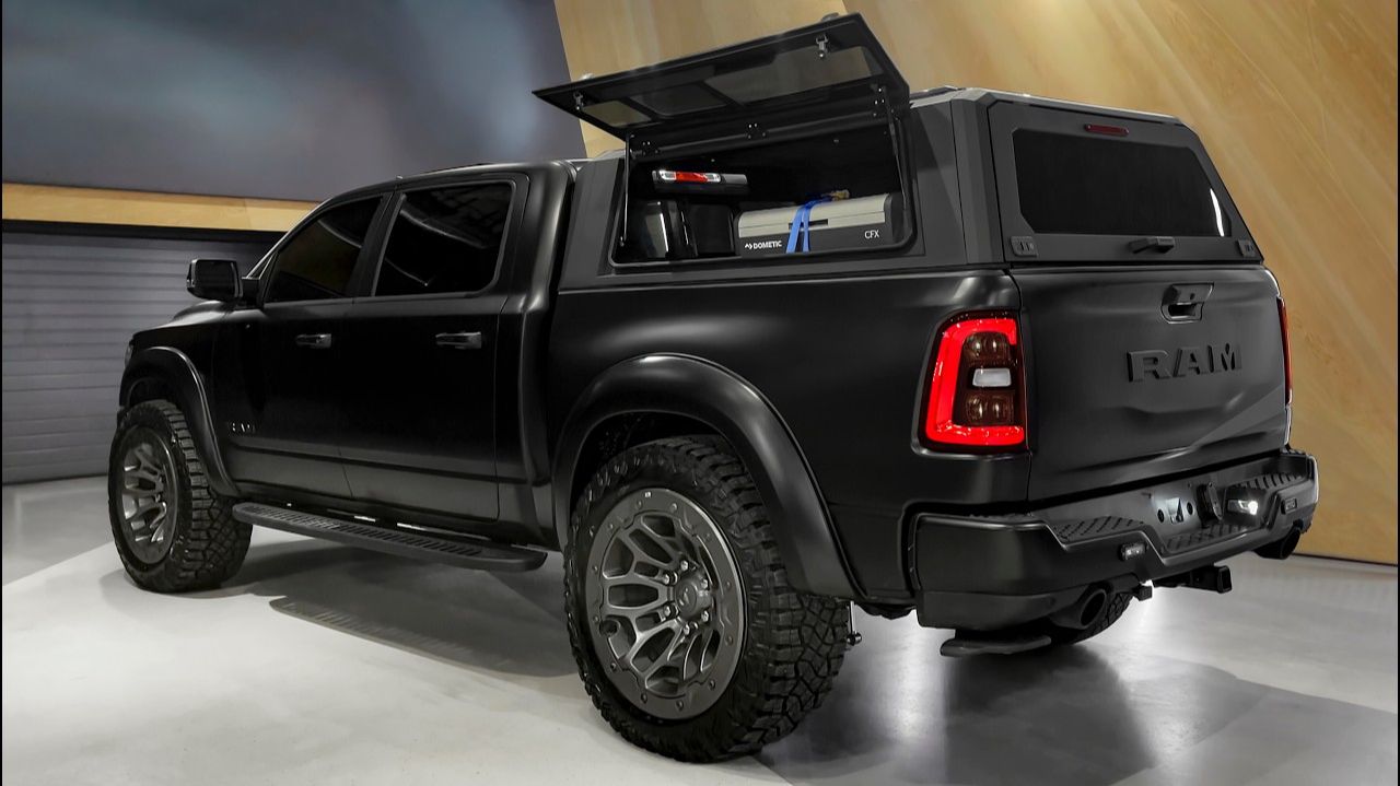 Dodge RAM 1500 MOPAR — звук, интерьер и экстерьер смотреть онлайн
