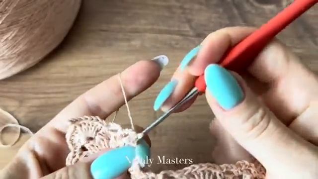 [перезалив]ПРОСТО и КРАСИВО Вяжем КОСЫНКУ из мотивов МАСТЕР-КЛАСС Crochet Bandana Tutorial.mp4 смотреть онлайн