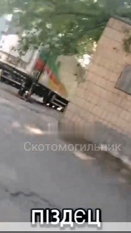 🔴Киев. Вонючая обстановка в моргах, переполненных хероями рефрижераторной тысячи.🔴 смотреть онлайн