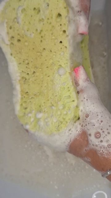 Мыление дегтярного мыла...
Lathering Tar Soap...