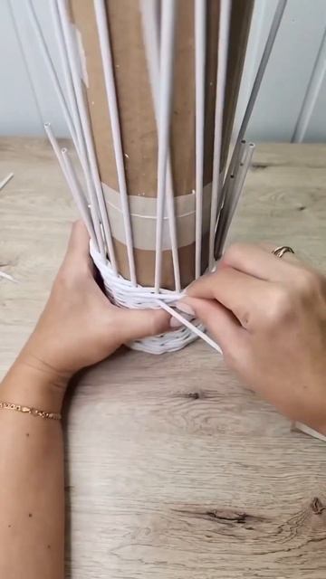 Плетение из бумаги для начинающих! Бесплатный МК в шапке профиля смотреть онлайн