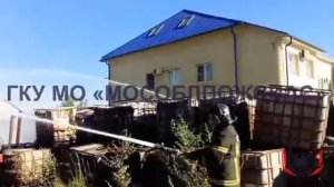 В подмосковных Бронницах сгорели 2 бензовоза и газели