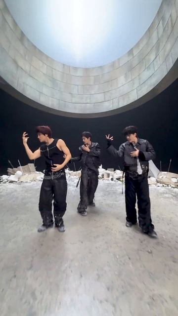 #Crown #EXO #weareoneEXO #Crown #REVERXE