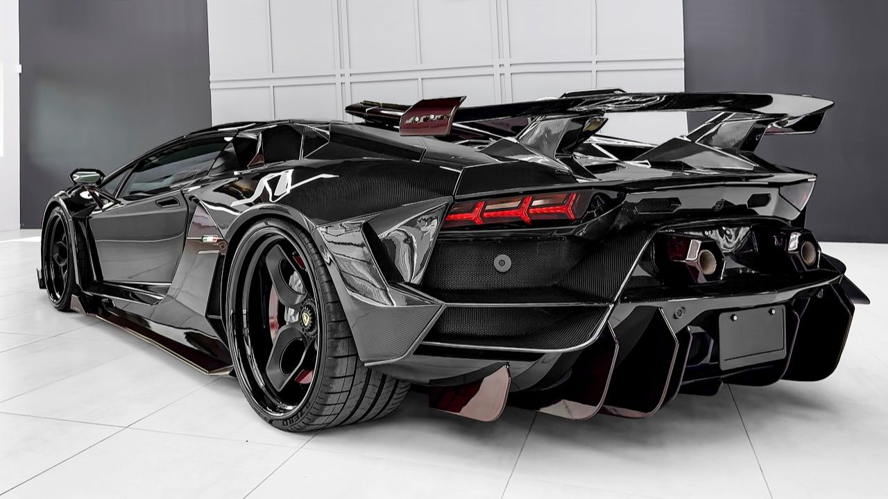 Lamborghini Aventador SVR (полностью из карбона) — звук, интерьер и экстерьер смотреть онлайн