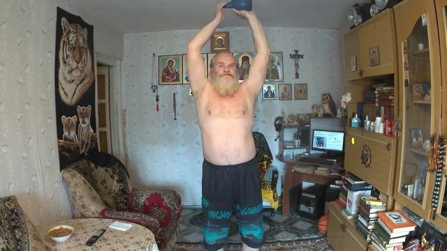 Упражнения с гирей 55+ смотреть онлайн