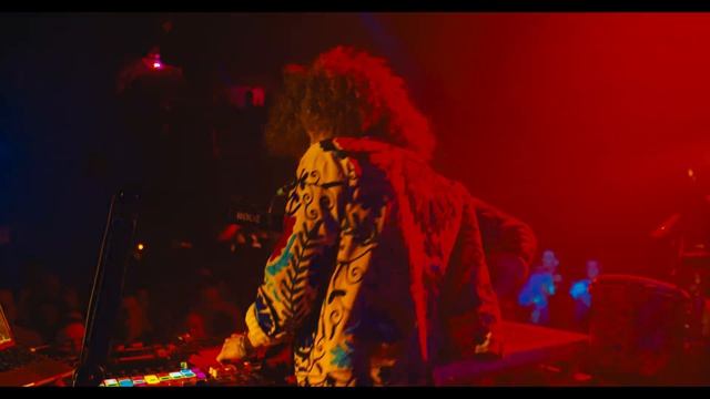 Youngr - Hear The Sound (Official Music Video)