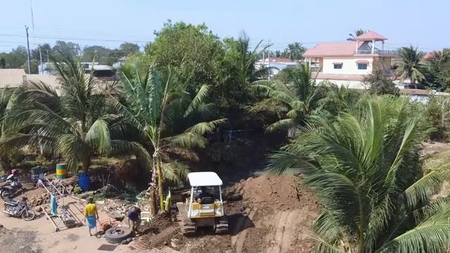 Incredible! Building a Road Through Deep Floodwaters to Save the Village смотреть онлайн