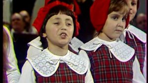 Большой детской хор (солистка Лена Могучева). Песня Красной Шапочки (4К)