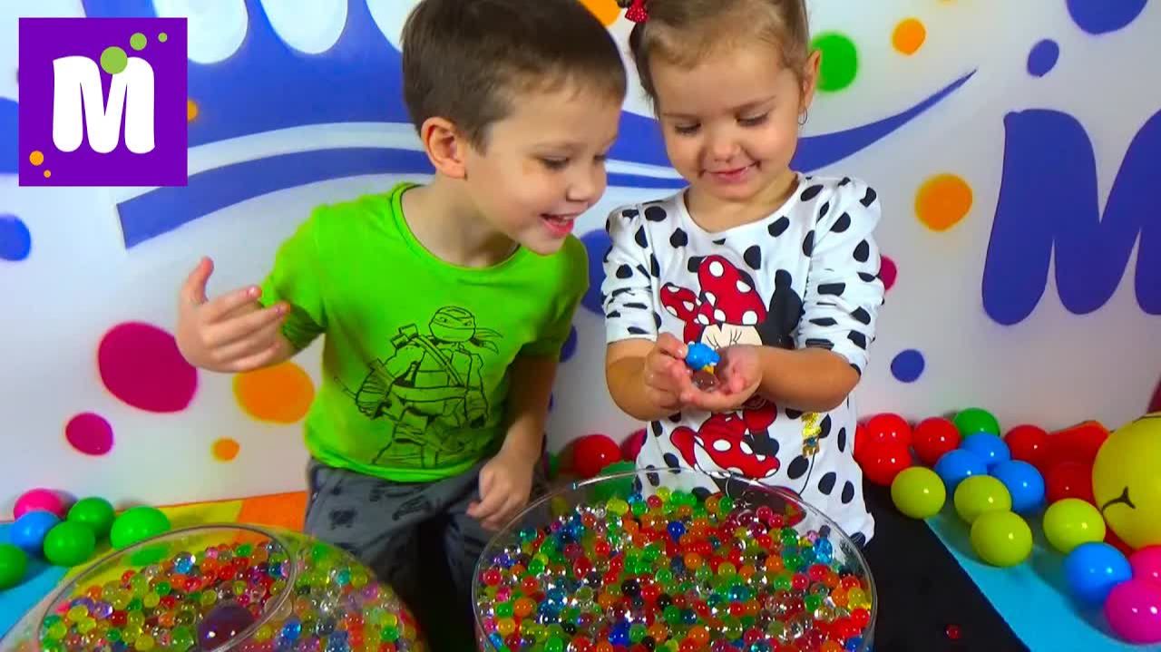 Игрушки в разноцветных шариках смотреть онлайн