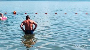 Пришли на пляж озеро Шира. Чудесная теплая, прозрачная, солёная вода.