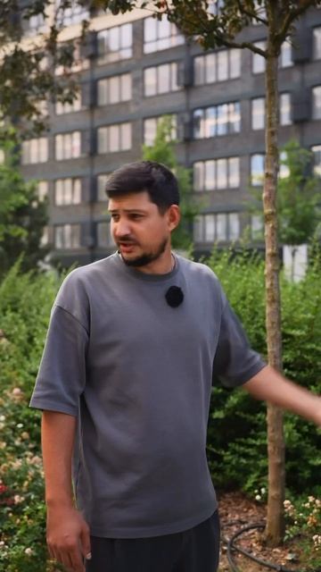 Много людей на приватной территории это не упущение охраны.