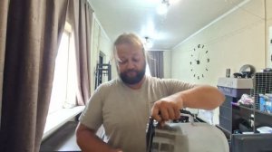 Хотел взять 50-ти литровое ведро и набрать овощей с огорода на стол, но взял чашку и пошел к урожаю