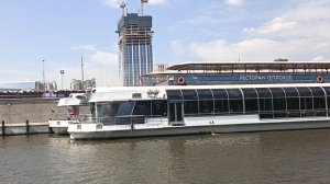 Поездка на речном трамвае по Москве реке.
