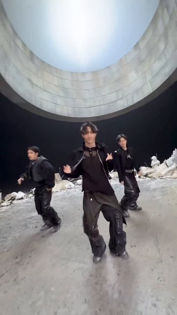 Crown #Crown #EXO #weareoneEXO #Crown #REVERXE