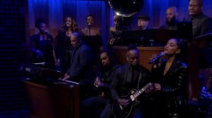 Ariana Grande and The Roots Perform Natural Woman in Tribute to Aretha Franklin
