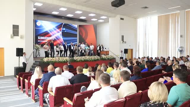 Накануне Дня металлурга на Уральской Стали наградили лучших работников