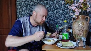 Мукбанг.  Фаршированный перец с майонезом. Еда на камеру.