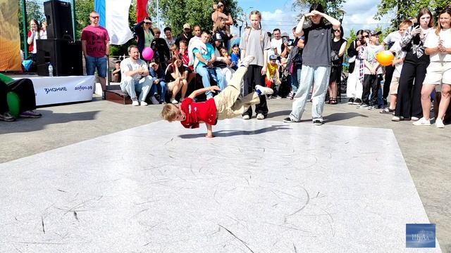 Фестиваль уличных видов спорта "Движение улиц" (обзорное видео номинации "Брейкинг 2 на 2"). смотреть онлайн