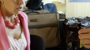 Чужой район. Девушку Свистунова на вокзале полицейские вымагают деньги. Приехав Свистунов избибил их
