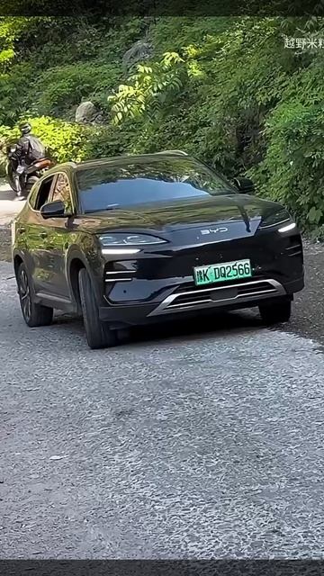 китайский автомобиль преодолевает крутой подъем)) смотреть онлайн