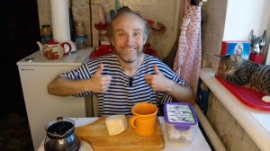 Завтрак с котями. Спасибо за донаты. Залатал крышу. Мукбанг. Обжор. Еда на камеру. Диета. Шизофрения