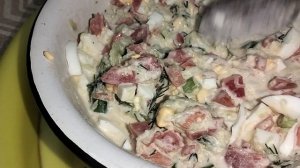 Мукбанг салат из огурцов и помидоров с яйцами