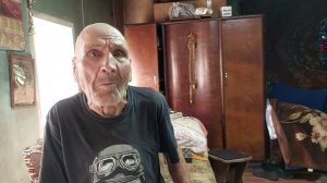 Дед Матвей принимает подарочки
