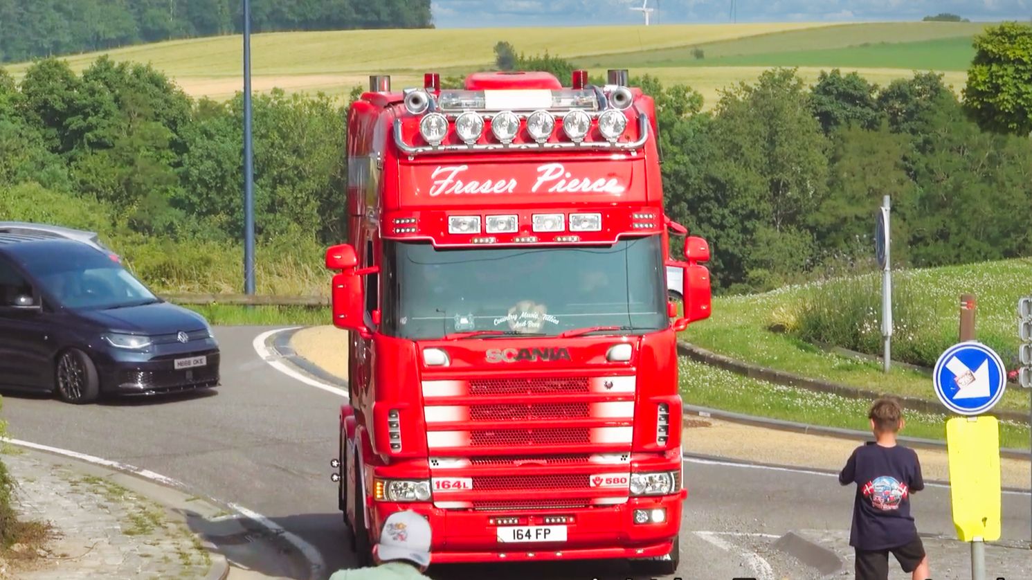 Truckshow Ciney 2025 Part 2 with Sarantos, Scania V8 open pipes sound and custom semi Trucks смотреть онлайн