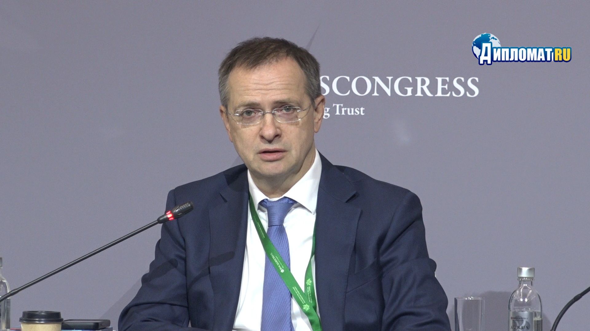 Мединский обратился ко всей России: «Сбросимся на памятник великому человеку!» смотреть онлайн