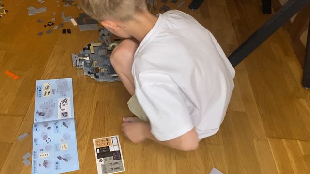 "LEGO для взрослых: стоит ли тратить такие деньги?" смотреть онлайн