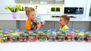 Влад и Ники собирают игрушечные машинки — Hot Wheels Monster Trucks